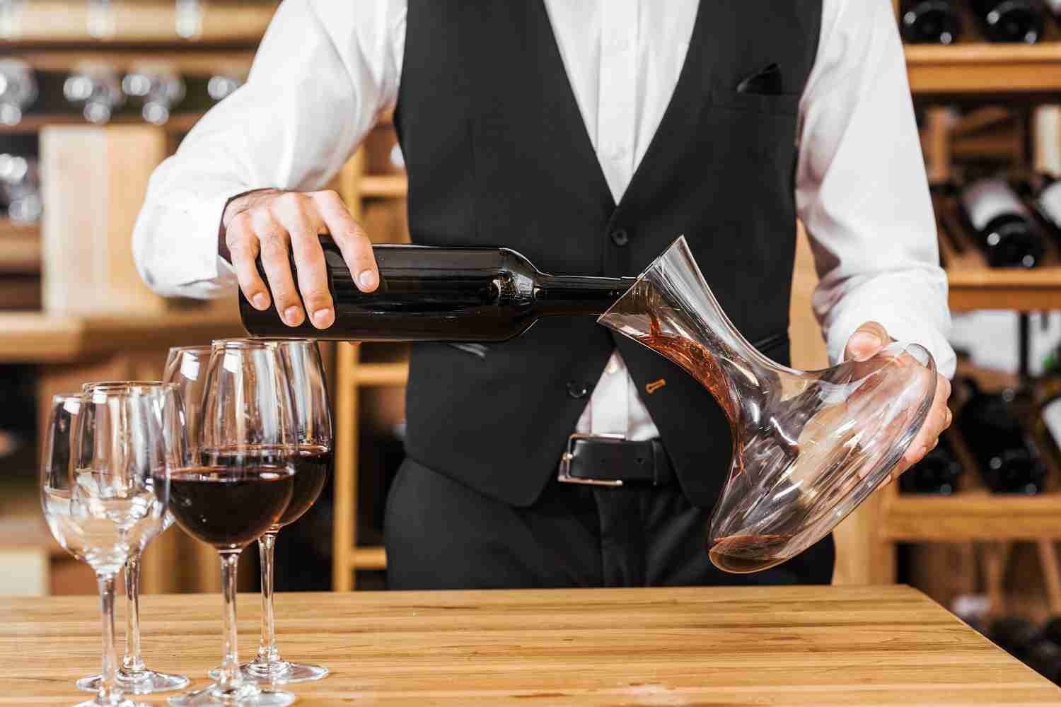 Quy trình cách đổ rượu tinh tế