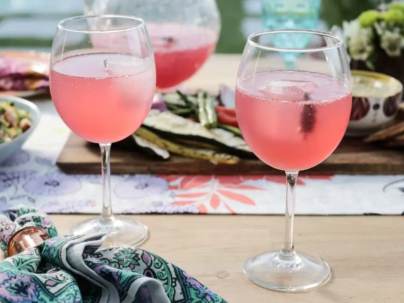 Cocktail Hibiscus Prosecco hương vị chua ngọt tinh tế