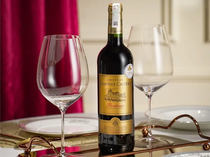 Rượu Vang Pháp Château Lamothe Castéra hương mâm xôi mận đỏ bữa tiệc sang trọng