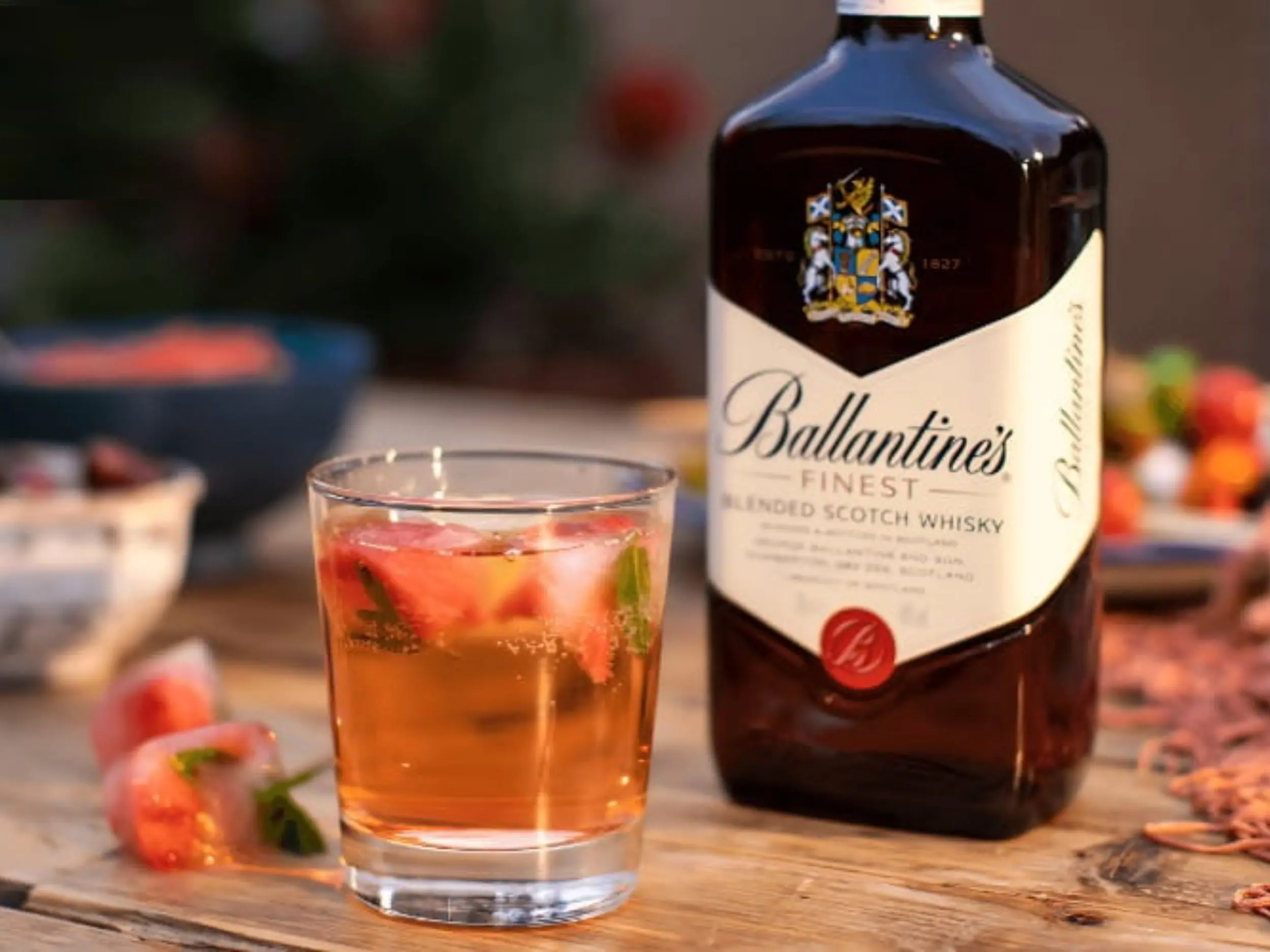 Giá rượu Ballantine’s có sự chênh lệch do nhiều yếu tố