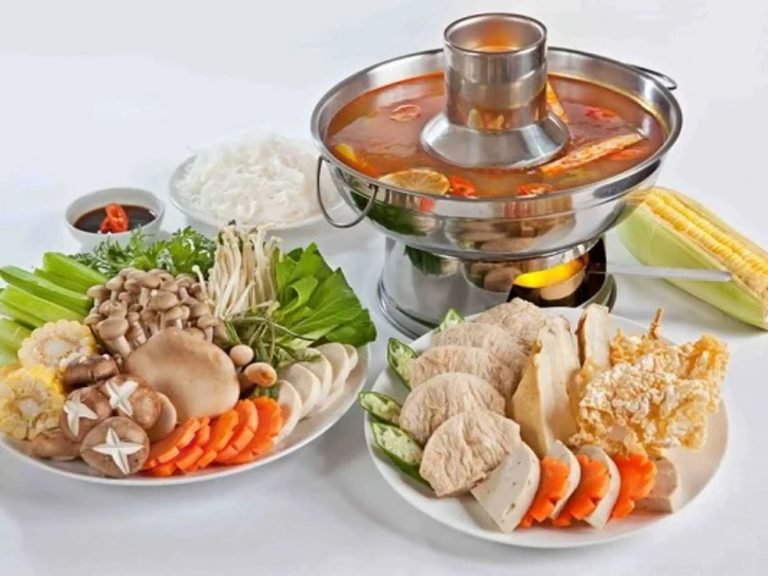 Lẩu nấm là lựa chọn nhẹ nhàng, phù hợp với những bữa tiệc ưu tiên sự thanh đạm