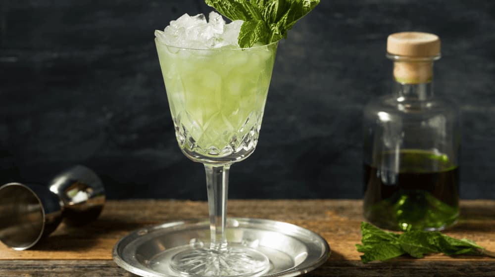 Absinthe cũng là một “gia vị” độc đáo để pha chế cocktail