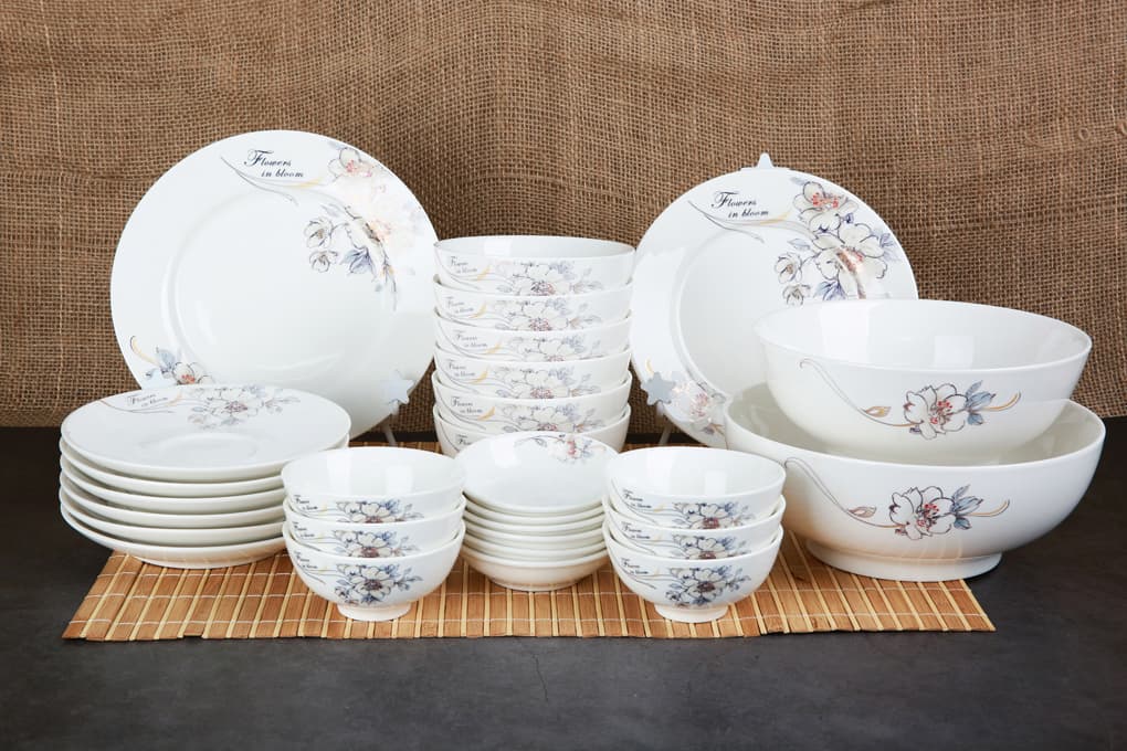 Bộ chén sứ cao cấp là món quà vừa thiết thực vừa thể hiện sự tinh tế