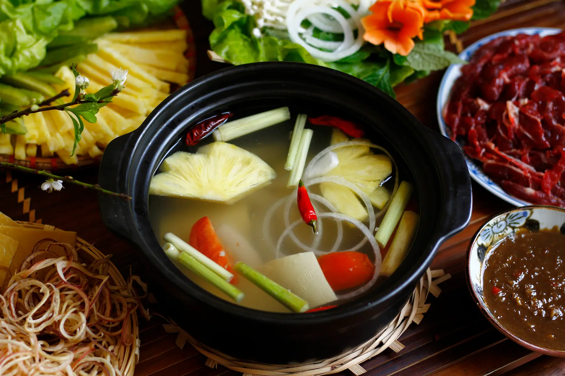Bò nhúng giấm – món nhậu giúp rượu vào êm và dễ uống