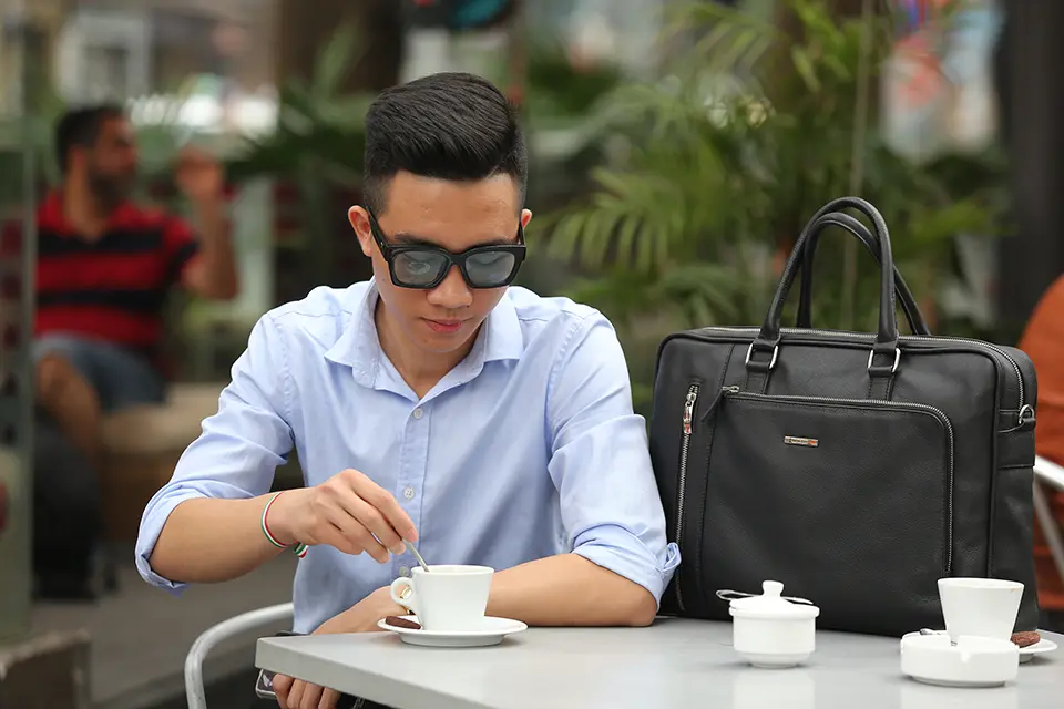 Cặp xách da cao cấp - Món quà đầy phong cách và tinh tế, giúp bố ghi điểm trong những chuyến công tác quan trọng