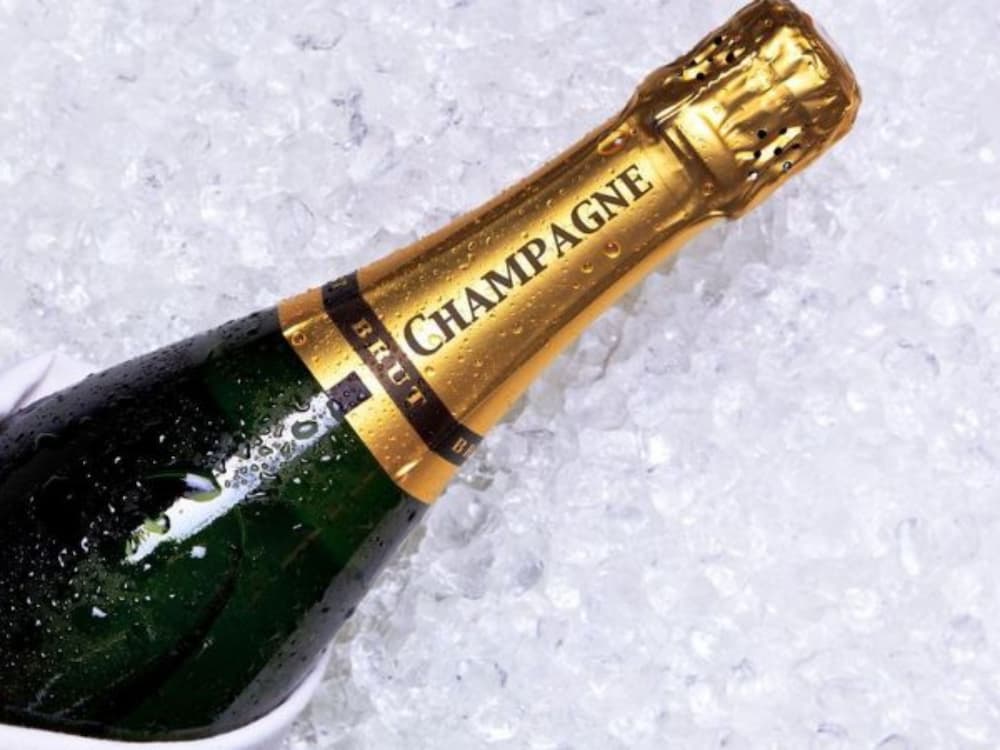 Champagne là rượu vang sủi bọt nên nồng độ cồn thường ở mức vừa phải