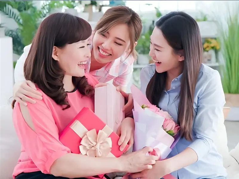 Chọn quà không chỉ phản ánh sự tinh tế, mà còn thể hiện sự yêu thương chân thành dành cho mẹ