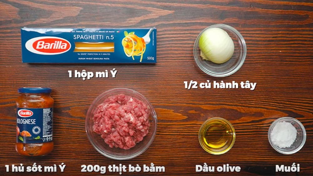 Chuẩn bị nguyên liệu cơ bản để làm mì Ý