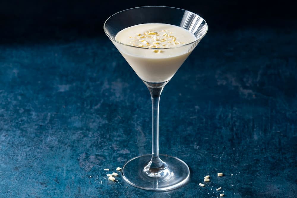 White Chocolate Martini là lựa chọn lý tưởng cho ai yêu thích ngọt ngào và béo mịn