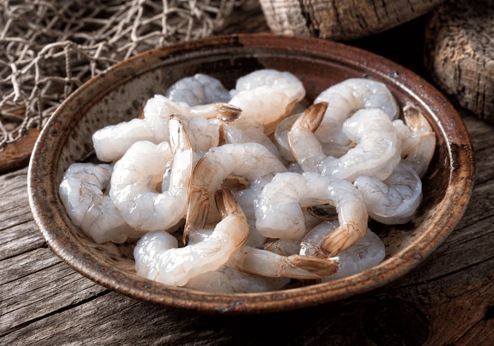 Làm sạch tôm tươi