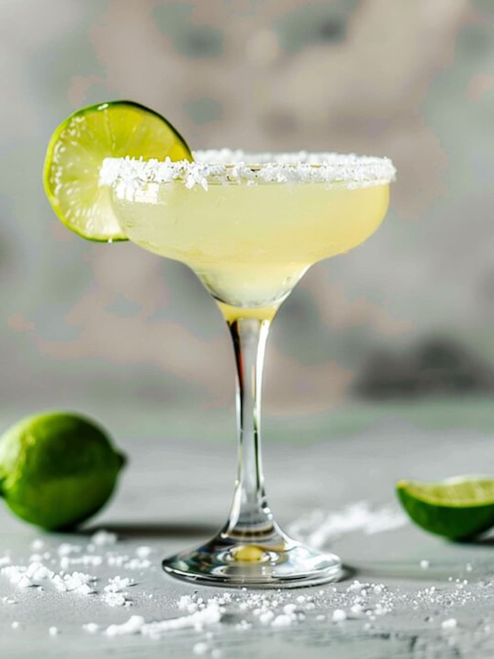 Margarita - cocktail kinh điển cân bằng giữa Tequila, chanh lime và rượu mùi cam