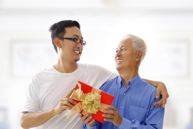 Mỗi món quà dành tặng bố không chỉ là vật phẩm, mà là lời cảm ơn chân thành, thể hiện tình yêu và sự trân trọng