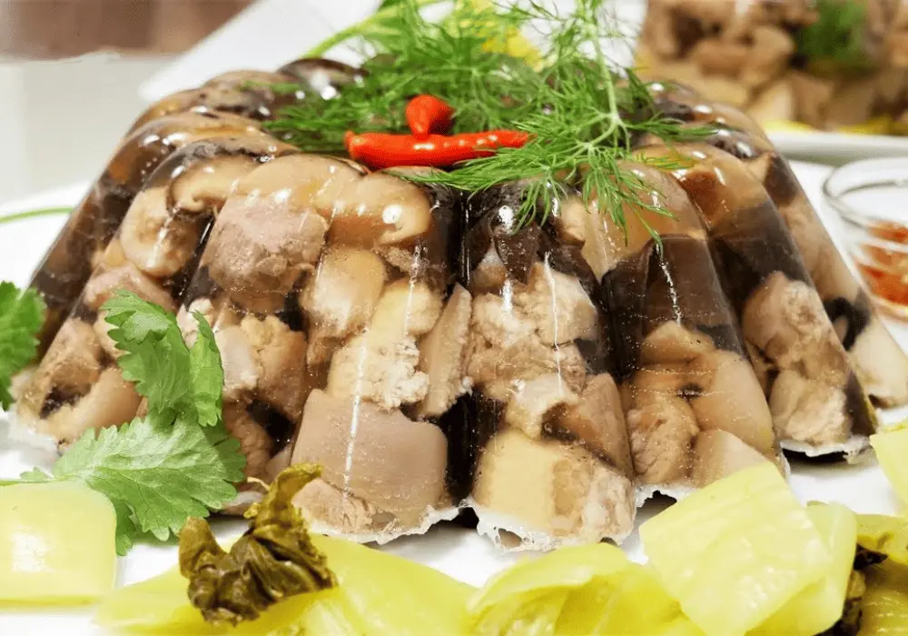 Món thịt ba chỉ nấu đông mềm mại, hương vị đậm đà là lựa chọn tuyệt vời cho những bữa tiệc Tết hoặc các dịp đặc biệt