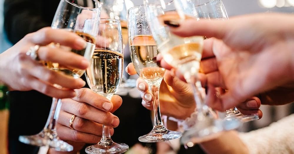 Những lưu ý nhỏ giúp bạn vừa thưởng thức rượu, vừa giữ vóc dáng cân đối