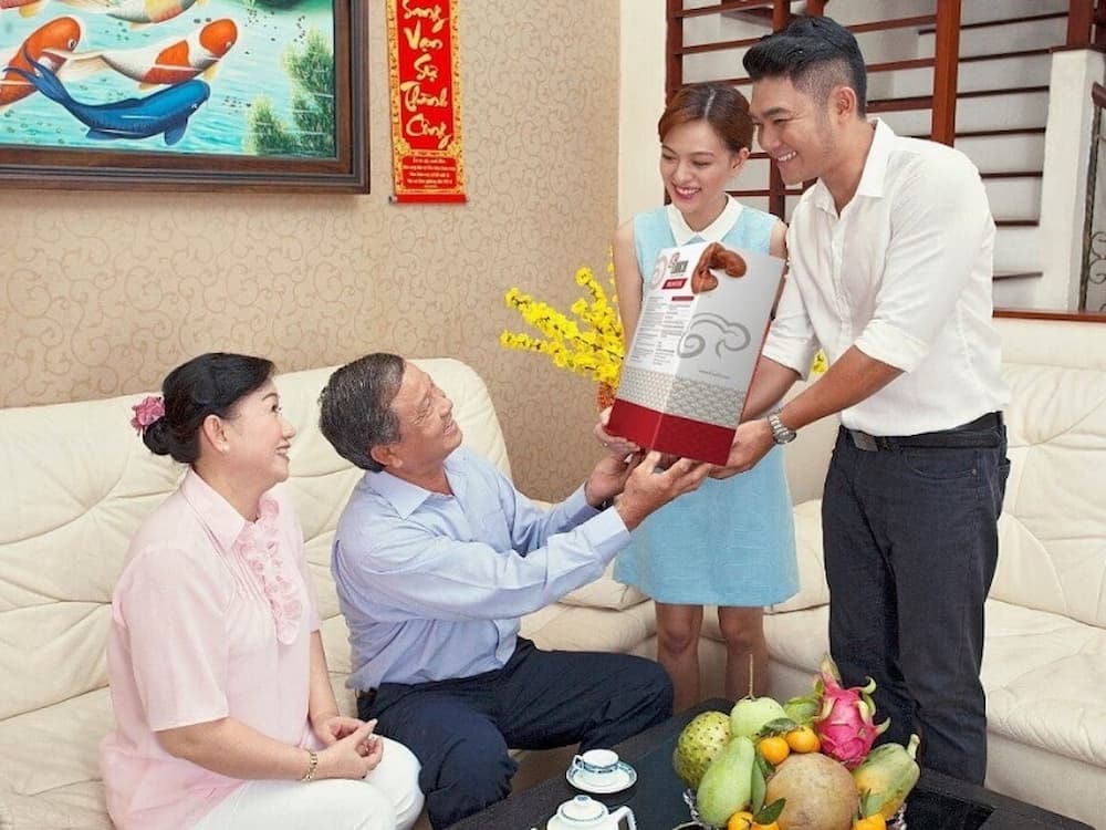 Quà cho bố lớn tuổi ưu tiên sự thư giãn và chăm sóc sức khỏe