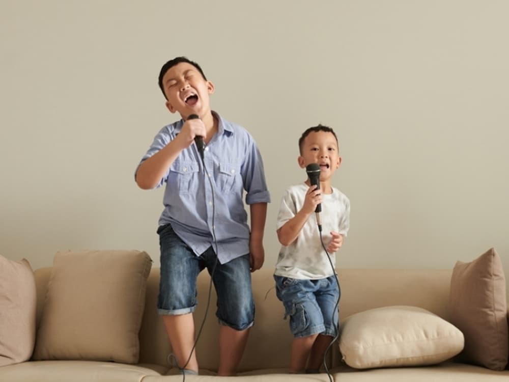 Lời chúc hoặc bài hát tự sáng tác tạo kỷ niệm đáng nhớ