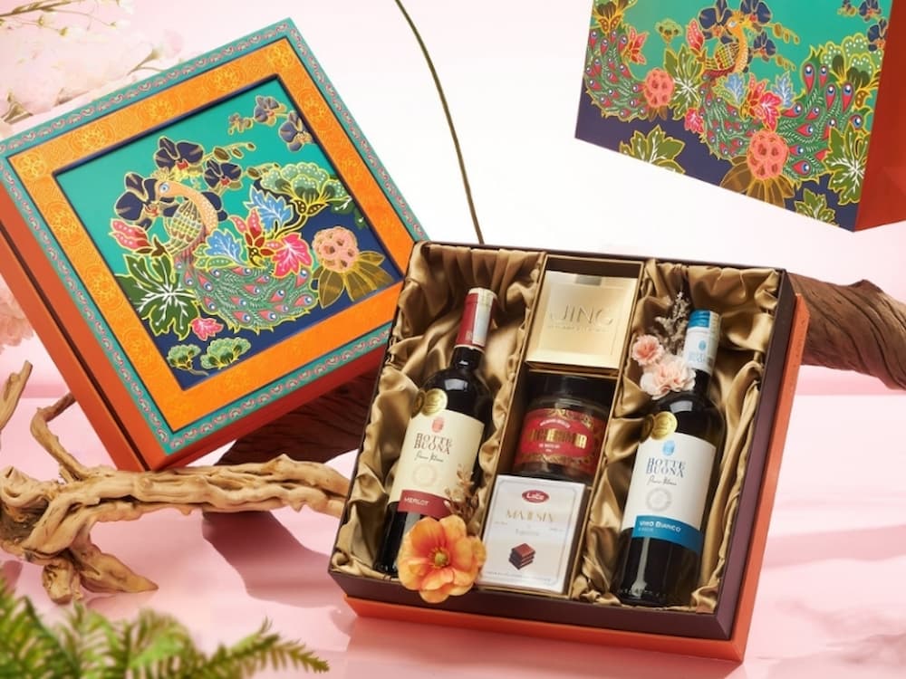 Rượu vang nhẹ cho mẹ trung niên là lựa chọn tinh tế cho những buổi sum họp gia đình