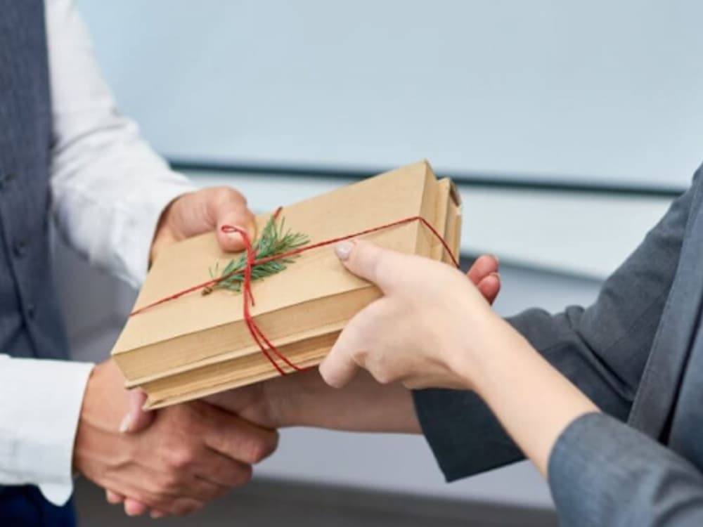 Tiêu chí chọn quà tặng sếp nước ngoài được đánh giá cao
