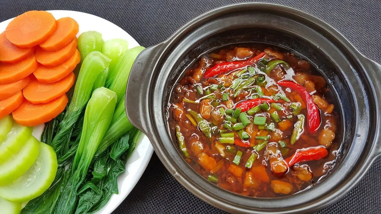 Rau củ luộc chấm kho quẹt là món ăn mộc mạc, mặn béo vừa đủ 
