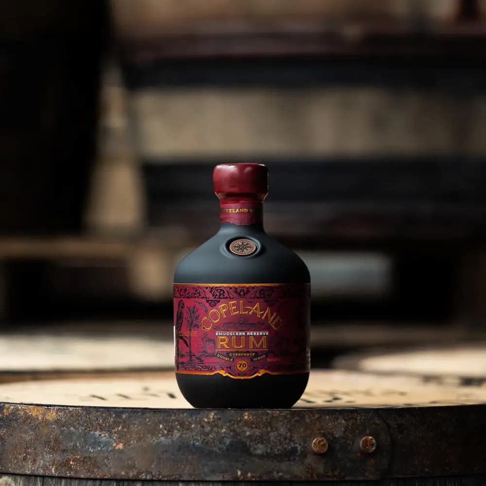 Overproof Rum: Sự bùng nổ của nồng độ cồn cực cao (trên 50%), đầy mạnh mẽ và đầy thách thức