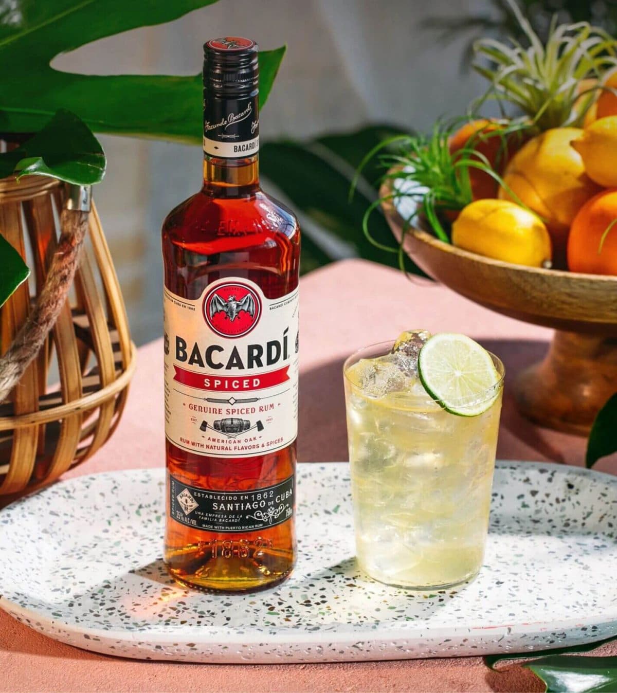 Spiced Rum: Bản hòa ca ngọt ngào giữa Rum truyền thống và các loại gia vị nhiệt đới như quế, đinh hương