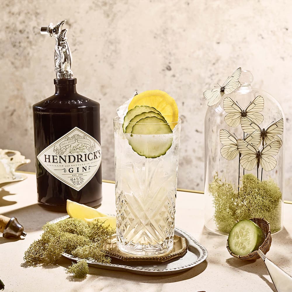 New Western Dry Gin – Nghệ thuật sáng tạo không giới hạn với sự tôn vinh các thảo mộc địa phương và hương trái cây tươi mới.