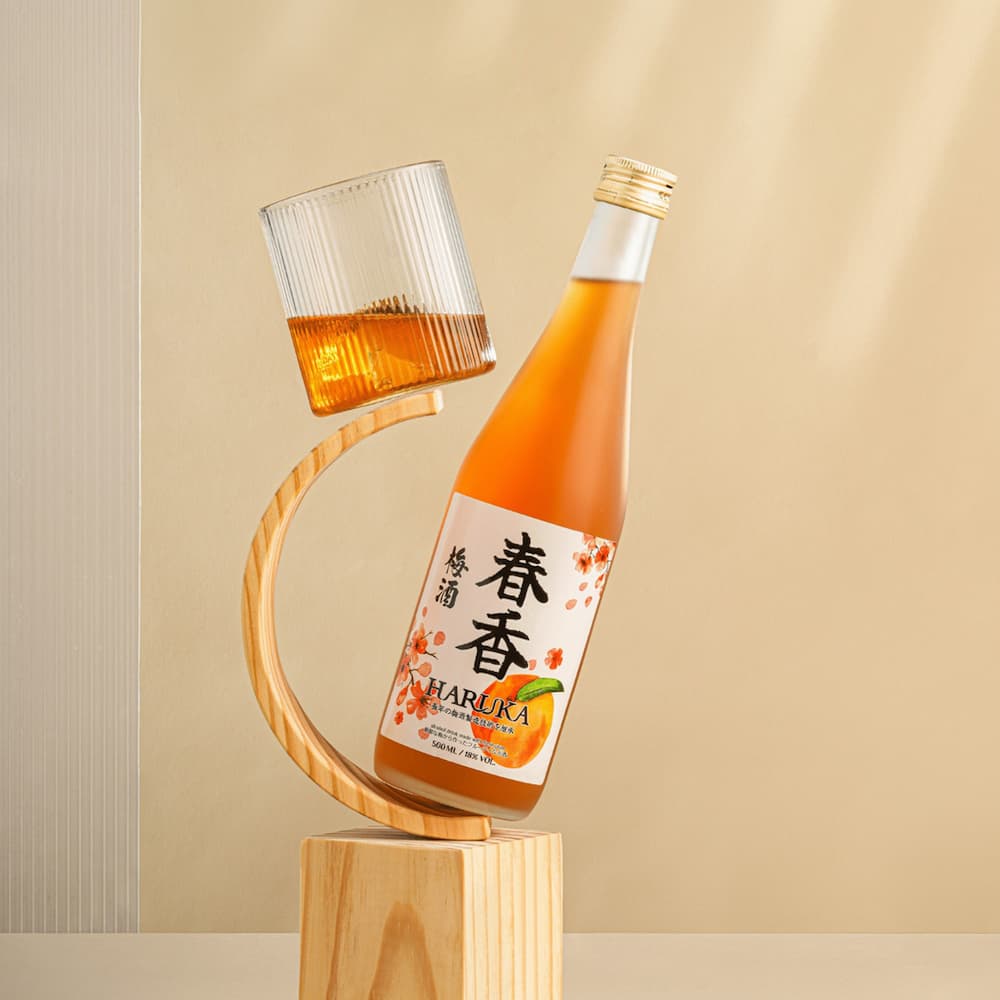 Rượu mơ Nhật là loại rượu trái cây truyền thống được tạo nên từ những quả mơ xanh chưa chín