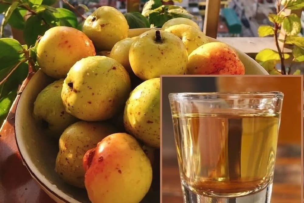 Rượu táo mèo có hương vị chua nhẹ đặc trưng