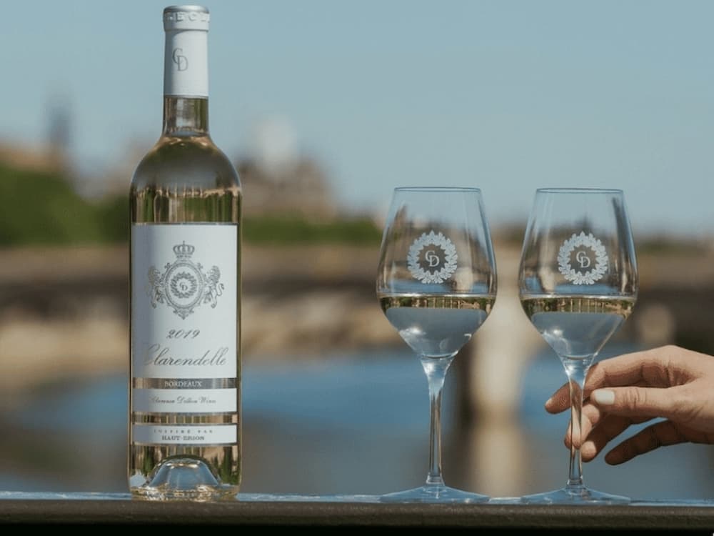 ‘ Rượu vang trắng Bordeaux thanh nhẹ phù hợp hải sản và món ăn nhẹ