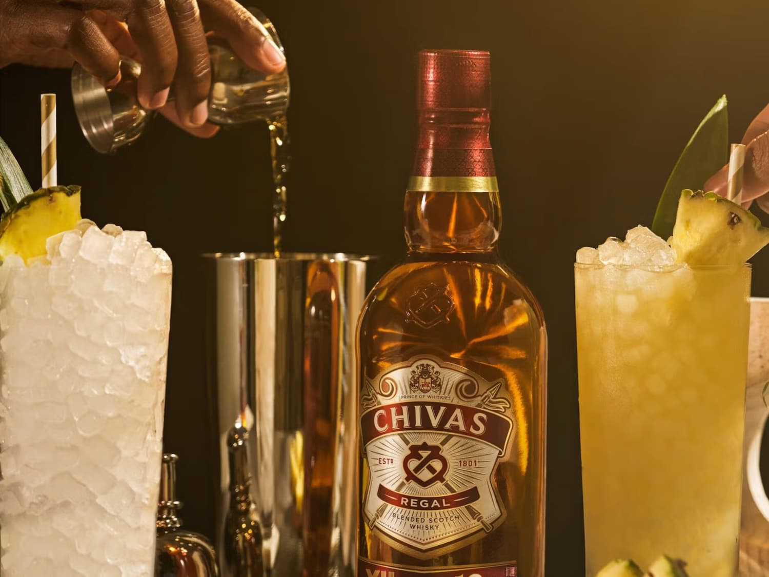 Cách uống rượu whisky đúng chuẩn cho người mới