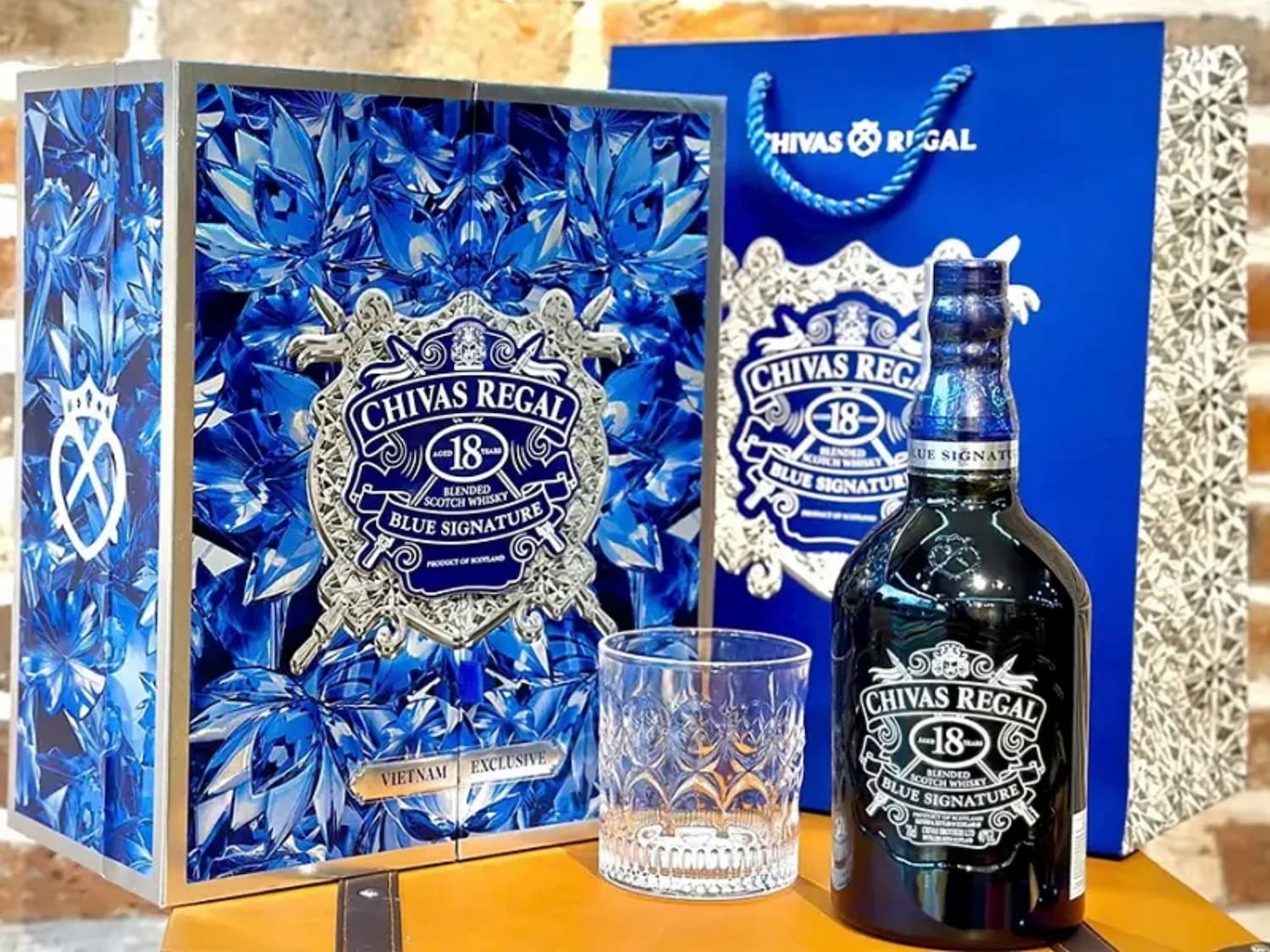 Chivas Regal được biết đến với phong cách whisky êm, tròn vị và mang tính cổ điển