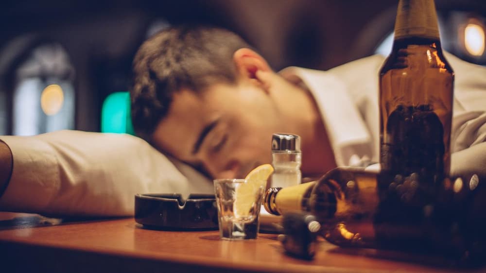Say rượu khiến nồng độ cồn trong máu tăng cao và ảnh hưởng trực tiếp đến não bộ