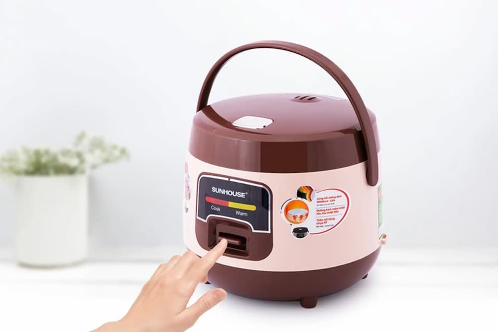 Tặng nồi cơm điện làm quà tân gia là lựa chọn vừa thiết thực vừa ý nghĩa