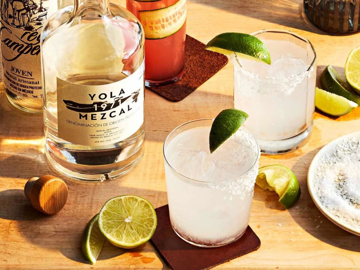 Tequila và mezcal thường bị nhầm lẫn vì đều là rượu mạnh của Mexico và được sản xuất từ cây thùa