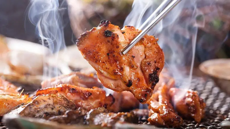 Thịt ba chỉ nướng sốt BBQ thơm lừng, lớp thịt mềm và đầy đủ gia vị, hoàn hảo cho những buổi tiệc ngoài trời cùng bạn bè