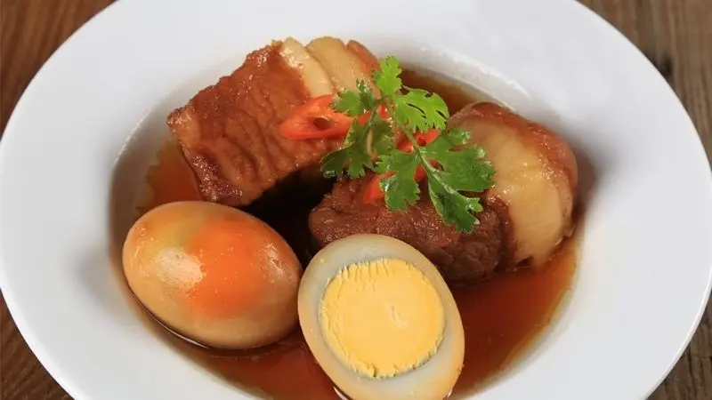 Thịt kho tàu là món ăn truyền thống với hương vị đậm đà, béo ngậy, là sự lựa chọn tuyệt vời cho những dịp đặc biệt