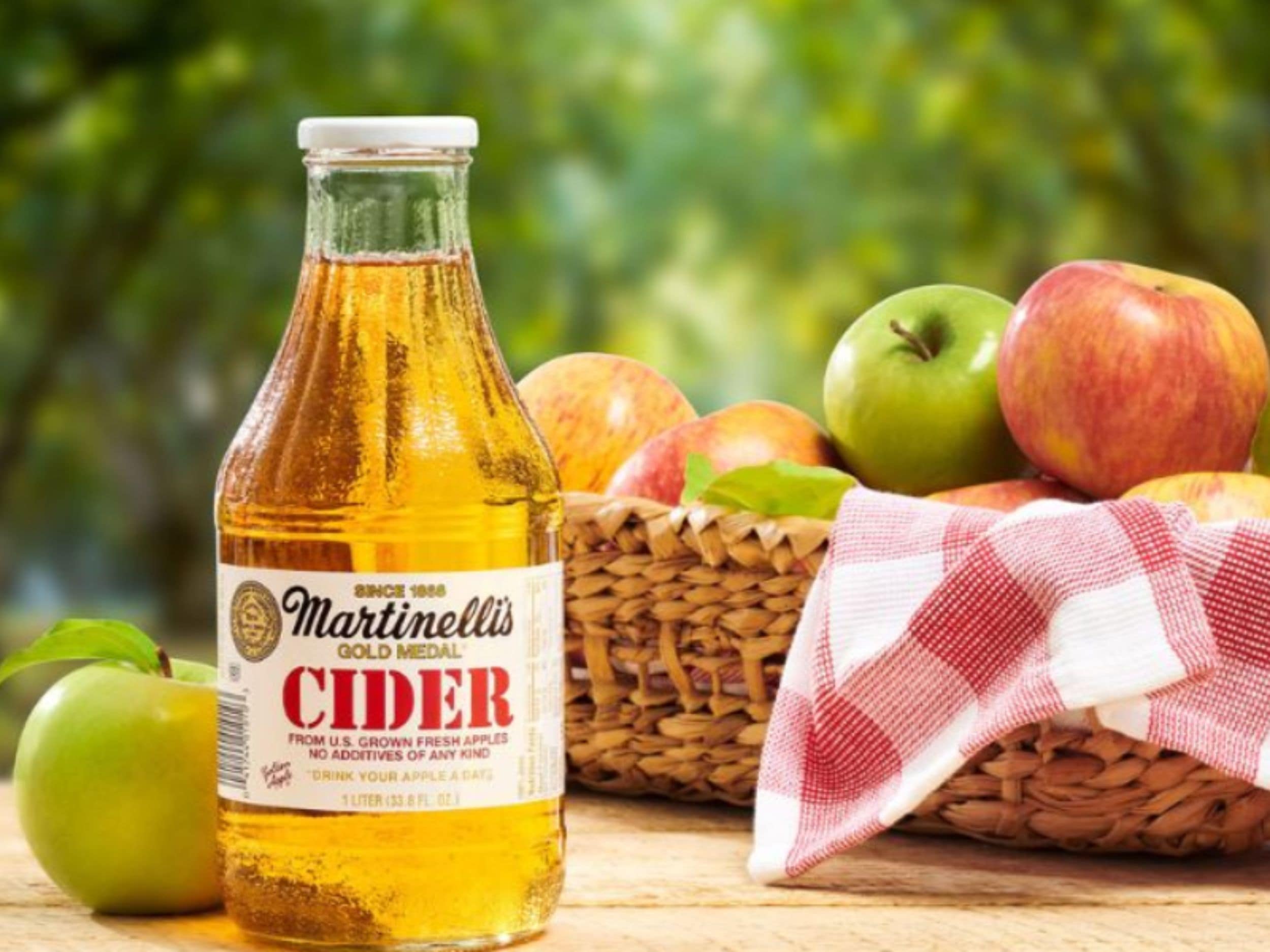Cider được lên men từ táo, có vị chua ngọt dễ uống