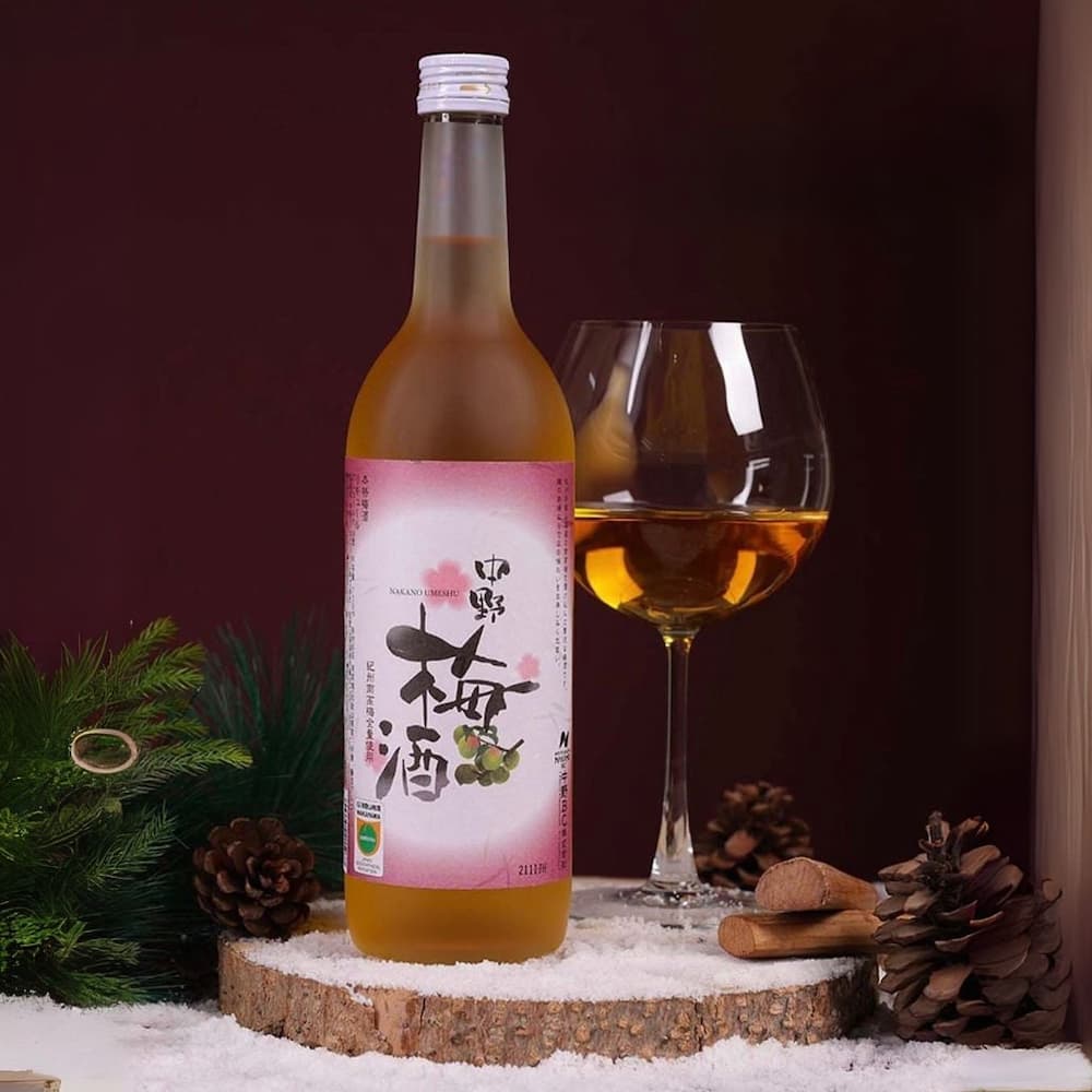 Uống Rượu mơ Nhật lạnh nguyên chất giúp cảm nhận rõ chiều sâu hương vị