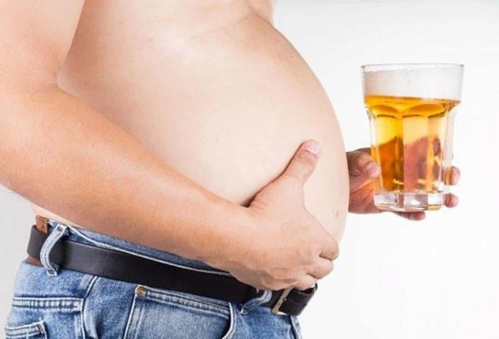 Việc tiêu thụ rượu quá mức có thể gây tăng cân