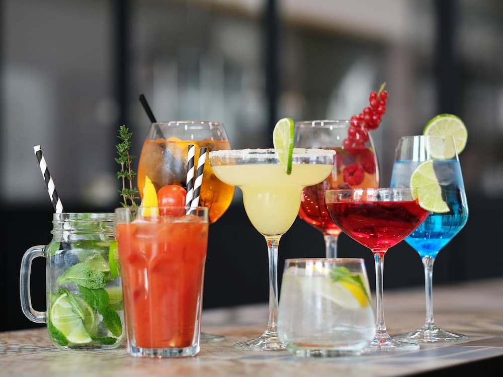Welcome drink là đồ uống được phục vụ cho khách ngay khi họ vừa đến