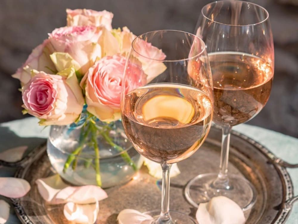 Rượu vang là lựa chọn welcome drink mang tính tinh tế